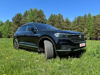 2021 Volkswagen Touareg III, чёрный, 7200000 рублей, вид 2
