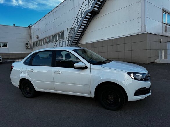 2023 Lada (ВАЗ) Granta I Рестайлинг, белый, 800000 рублей - вид 8