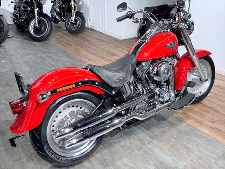 2010 Harley-Davidson Fat Boy, красный, 1099000 рублей, вид 4