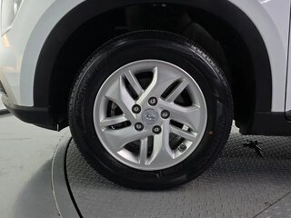 2021 Hyundai Venue I, белый, 1800000 рублей, вид 4