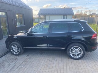 2013 Volkswagen Touareg II, чёрный, 1500000 рублей, вид 4