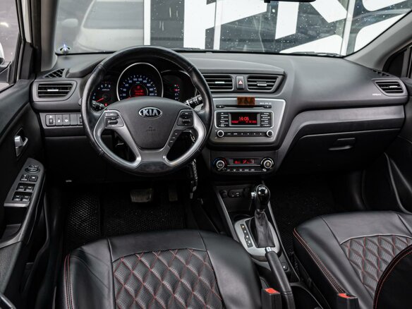2016 Kia Rio III Рестайлинг, белый, 1220000 рублей - вид 5