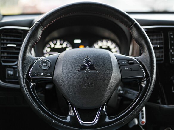 2021 Mitsubishi Outlander III Рестайлинг 3, белый, 2483000 рублей - вид 4