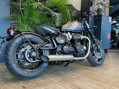 2026 Triumph Bonneville Bobber, серый, 2400000 рублей, вид 2