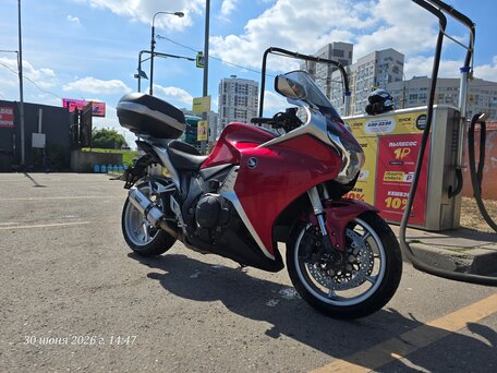 2010 Honda VFR 1200, красный, 750000 рублей, вид 1