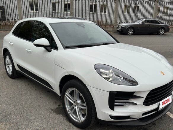 2021 Porsche Macan I Рестайлинг, белый, 6100000 рублей - вид 2
