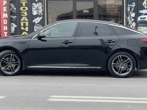 2018 Kia Optima IV Рестайлинг, чёрный - вид 2