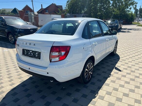 2026 Lada (ВАЗ) Granta I Рестайлинг, белый - вид 3