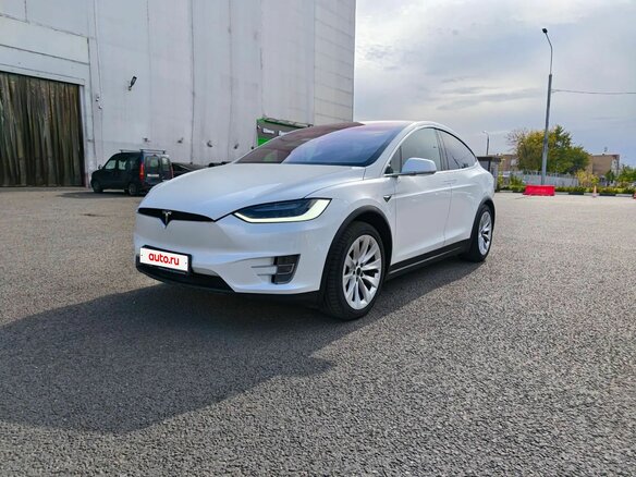 2017 Tesla Model X 75D I, белый, 3200000 рублей