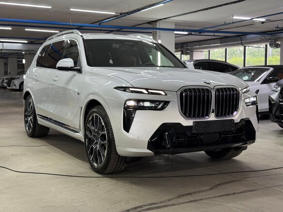 2025 BMW X7 40i I (G07) Рестайлинг, белый - вид 8