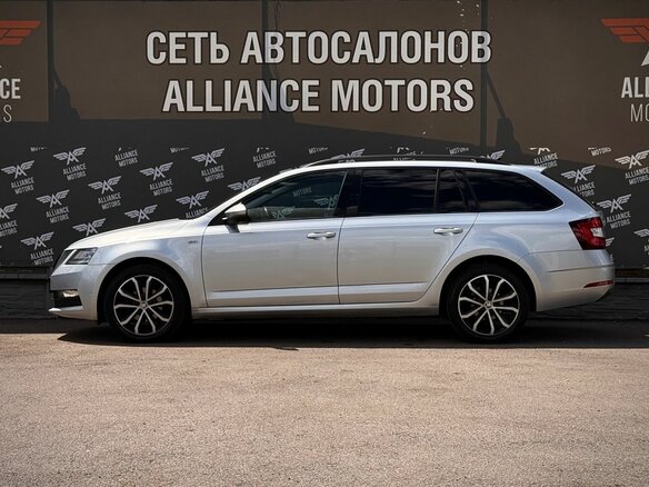 2019 Skoda Octavia III (A7) Рестайлинг, серебристый - вид 3