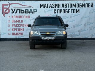 2018 Chevrolet Niva I Рестайлинг, серый, 850000 рублей, вид 2
