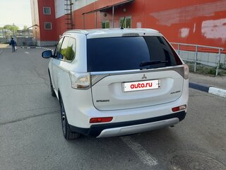 2014 Mitsubishi Outlander III Рестайлинг, белый, 1550000 рублей, вид 5