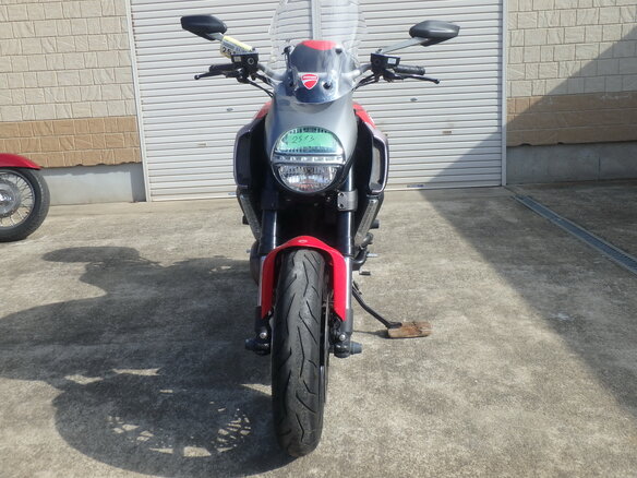 2011 Ducati Diavel, красный, 900000 рублей - вид 3