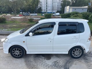 2002 Daihatsu YRV I Рестайлинг, белый, 380000 рублей, вид 4
