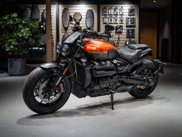 2026 Triumph Rocket 3, оранжевый, 3890000 рублей - вид 1