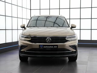 2021 Volkswagen Tiguan II Рестайлинг, коричневый, 2799000 рублей, вид 2