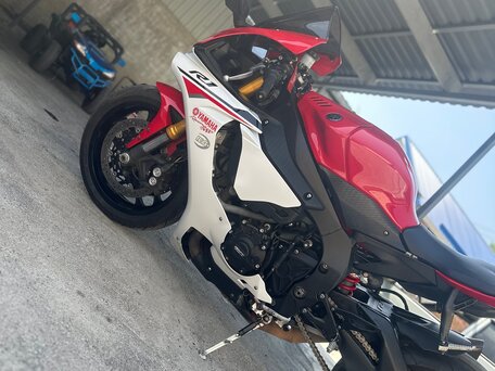2019 Yamaha YZF-R1, красный, 1550000 рублей, вид 3