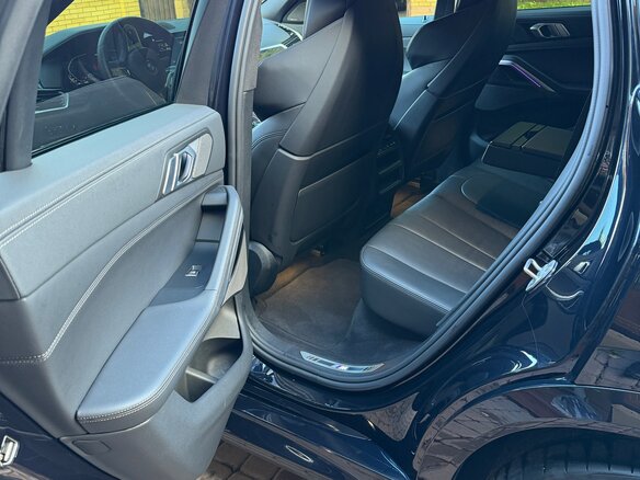 2021 BMW X6 40i III (G06), чёрный, 7750000 рублей - вид 6