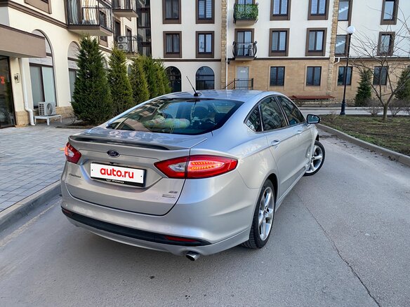 2013 Ford Fusion (North America) II, серебристый, 1000000 рублей - вид 3