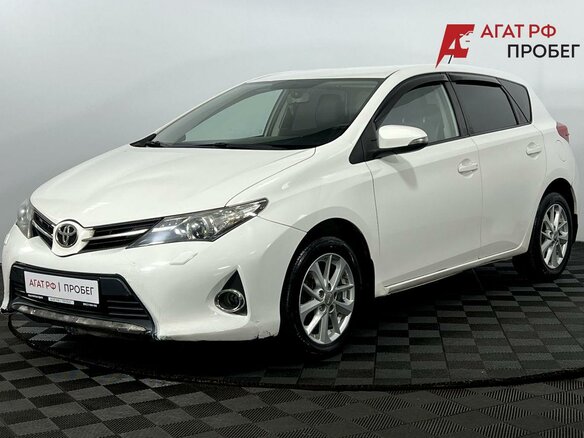 2013 Toyota Auris II, белый