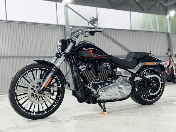 2024 Harley-Davidson Breakout, чёрный - вид 1
