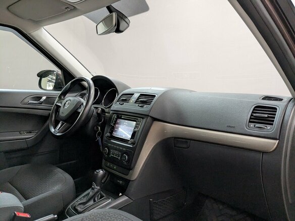 2016 Skoda Yeti I Рестайлинг, коричневый, 1685000 рублей - вид 15