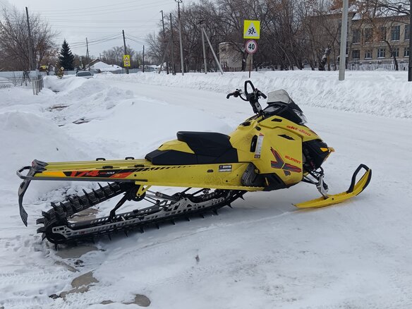 2015 BRP Ski-Doo Summit 800, жёлтый, 590000 рублей
