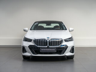 2025 BMW 5 серии Long 530Li xDrive VIII (G60/G61/G68), белый, 9790000 рублей, вид 2