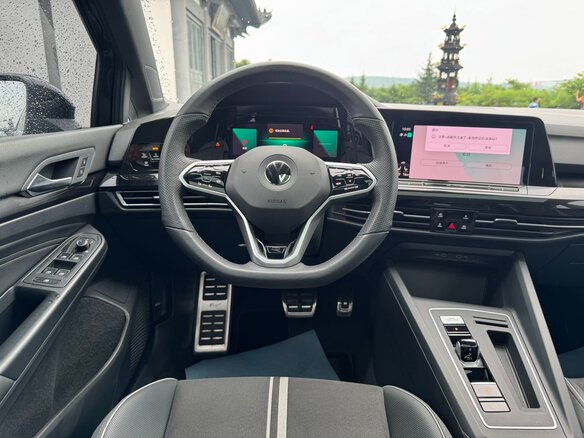 2023 Volkswagen Golf VIII, чёрный, 2098000 рублей - вид 9