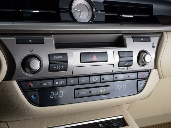 2014 Lexus ES 250 VI, коричневый, 1799000 рублей - вид 22