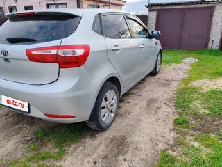 2012 Kia Rio 5-speed III, серебристый, 800000 рублей, вид 4