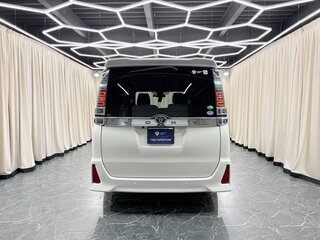 2019 Toyota Voxy III (R80) Рестайлинг, белый, 3049900 рублей, вид 5