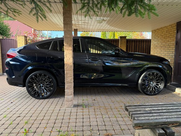 2021 BMW X6 40i III (G06), чёрный, 7750000 рублей - вид 27
