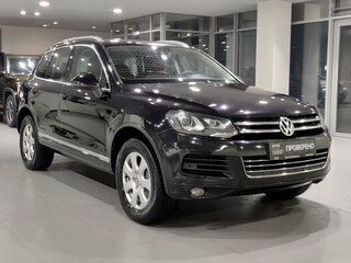 2010 Volkswagen Touareg II, чёрный, 1700000 рублей, вид 3