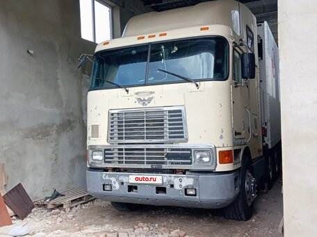 1998 International 4000 Series, бежевый, 2900000 рублей, вид 4