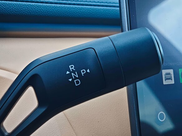 2026 Geely EX5 Гибрид EM-i, белый, 3829990 рублей - вид 29