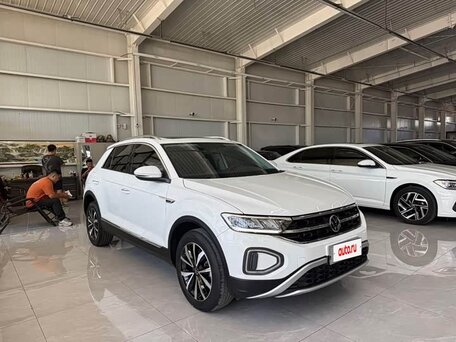 2023 Volkswagen T-Roc I Рестайлинг, белый, 2280000 рублей, вид 2