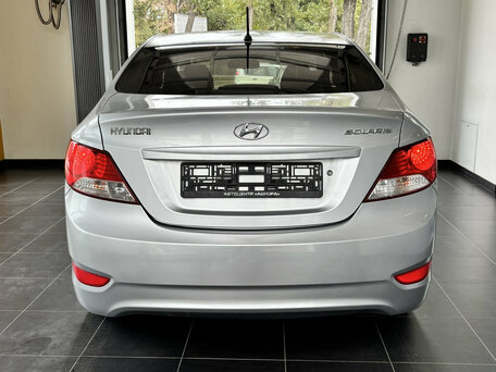 2014 Hyundai Solaris I, серебристый, 900000 рублей, вид 5