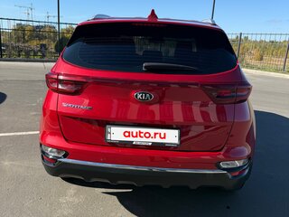 2020 Kia Sportage IV Рестайлинг, красный, 2150000 рублей, вид 3