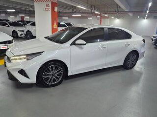 2023 Kia K3 II Рестайлинг, белый, 1500000 рублей, вид 4