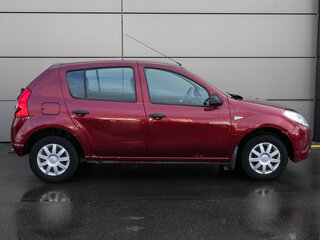 2014 Renault Sandero I, красный, 749000 рублей, вид 4
