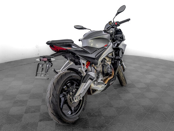 2023 Aprilia Tuono 660, серый, 925000 рублей - вид 5