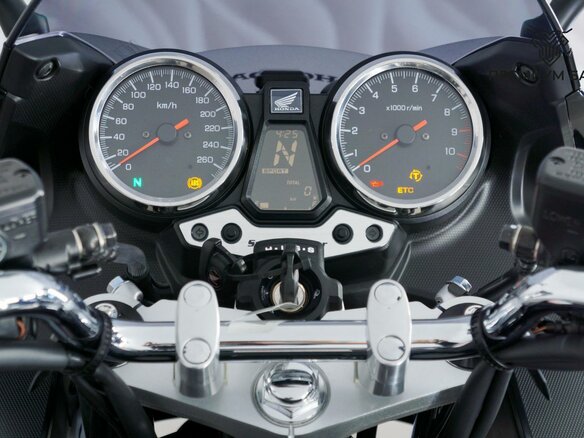 2026 Honda CB 1300, чёрный - вид 11