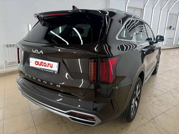 2023 Kia Sorento IV, коричневый - вид 7