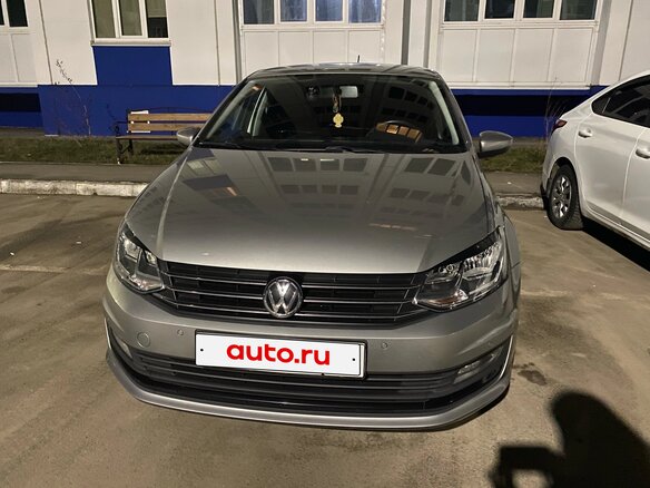 2018 Volkswagen Polo V Рестайлинг, серый, 1370000 рублей - вид 1