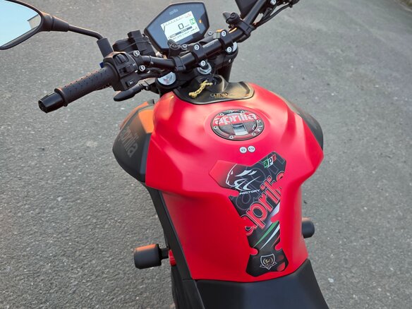 2020 Aprilia SL 900 Shiver, пурпурный, 850000 рублей - вид 6