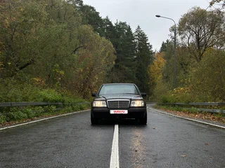 1988 Mercedes-Benz W124 230, синий, 450000 рублей, вид 1