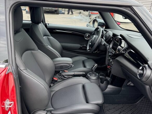 2020 Mini Hatch Cooper III (F55/F56) Рестайлинг, красный, 2300000 рублей - вид 12