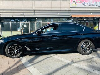 2023 BMW 5 серии 520i VII (G30/G31/G38) Рестайлинг, синий, 4820000 рублей, вид 4